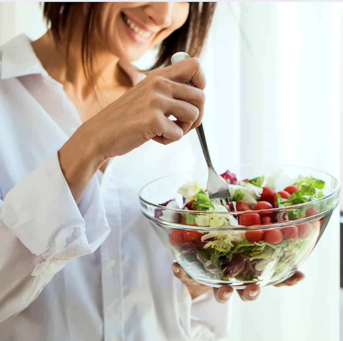 woman eating salad